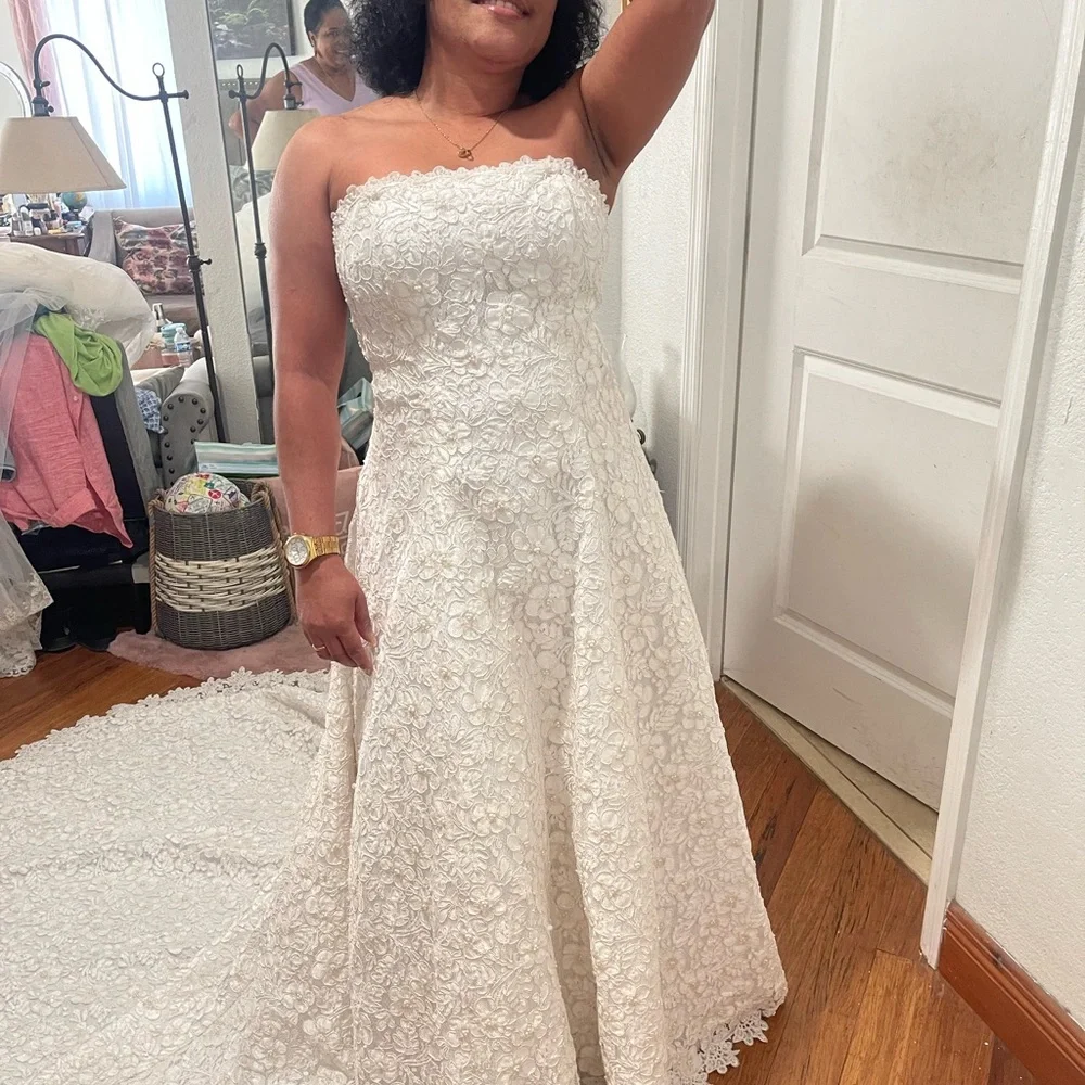 Elegant White Floral Gown - Picture 7 of 7